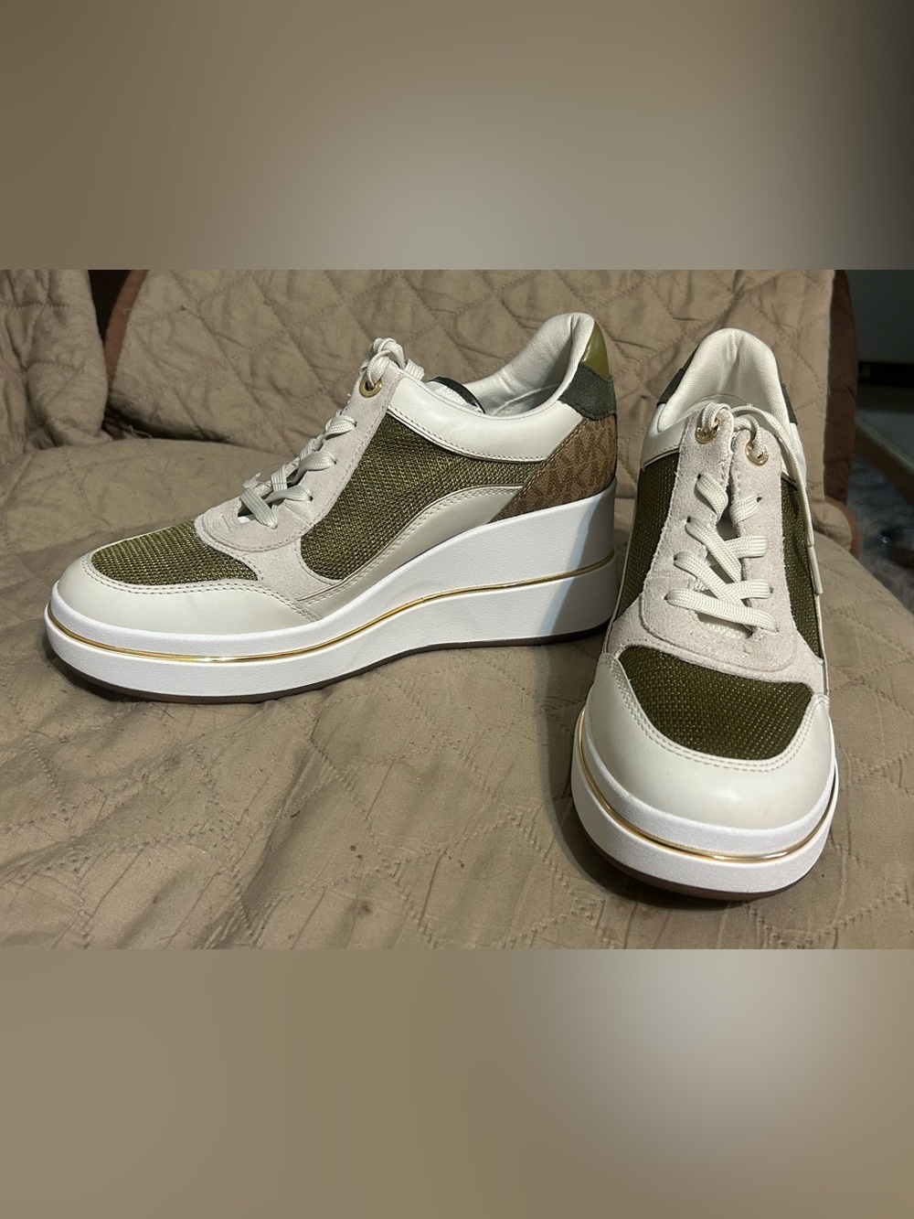 Michael Kors Emmy Mixed Media Wedge
Trainer Sneaker Husk Olive Gold 9.5